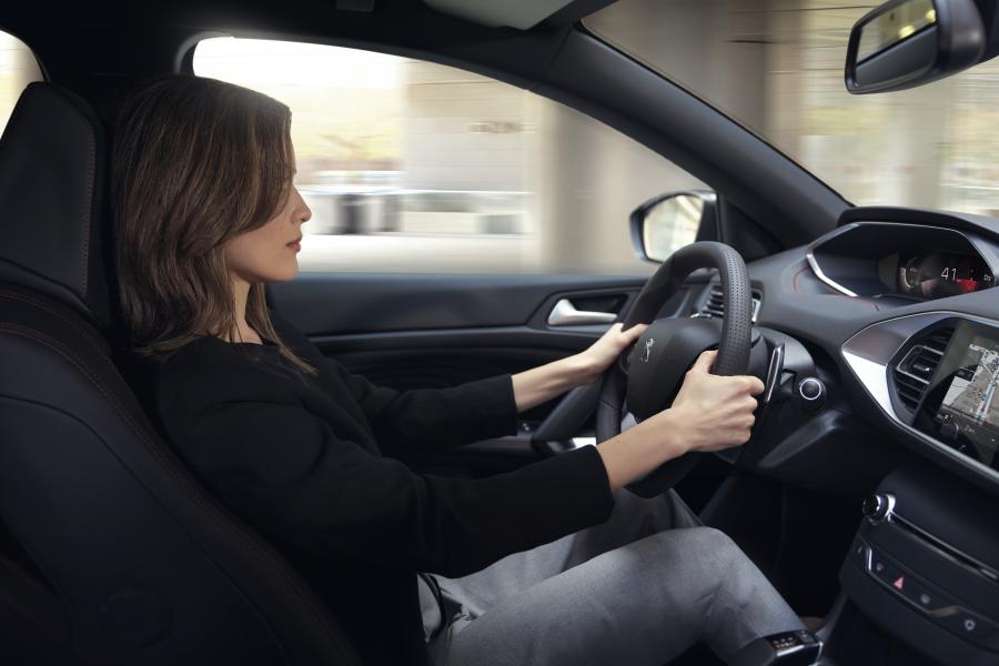 Интерьер Peugeot 308 Road Trip 2020 года  (WW) (фото 20 из 26)